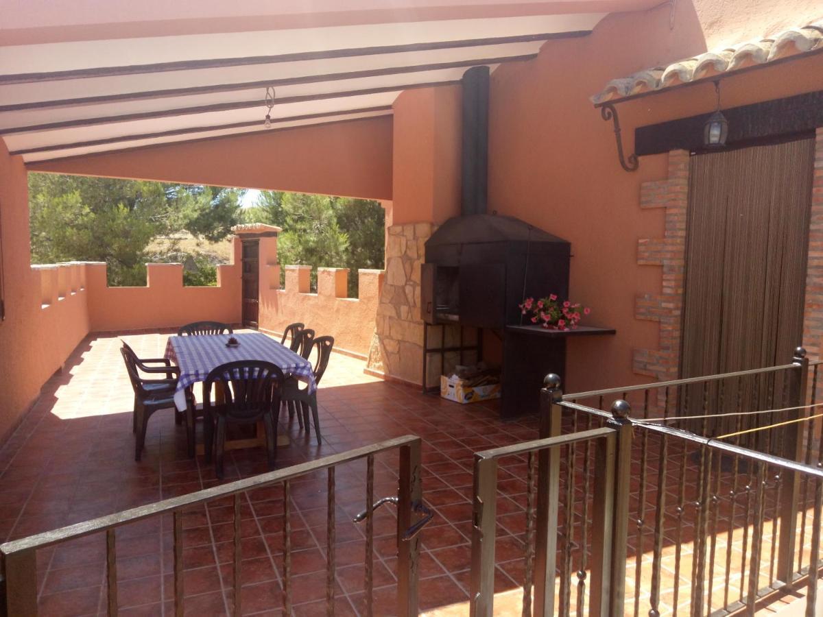 Apartamentos Turisticos La Fuensanta Cella Bagian luar foto